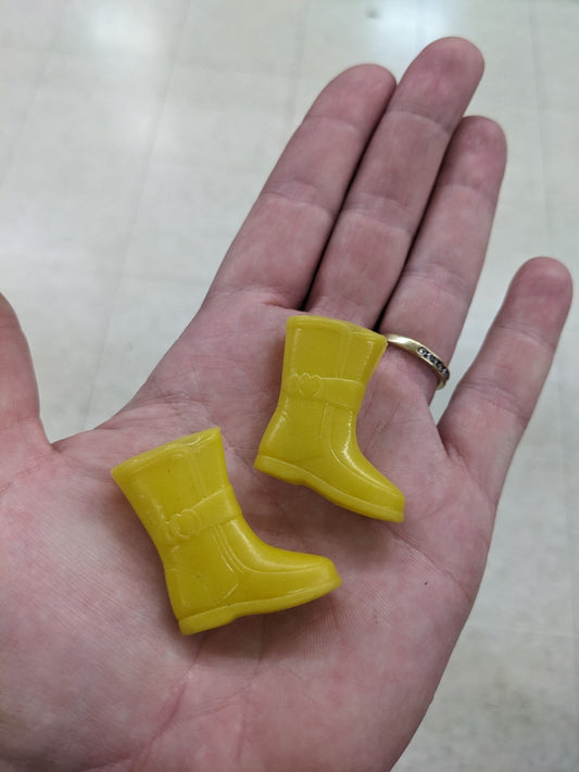 VINTAGE BARBIE SKIPPER SKOOTER MOD YELLOW TAIWAN RUBBER RAIN BOOTS