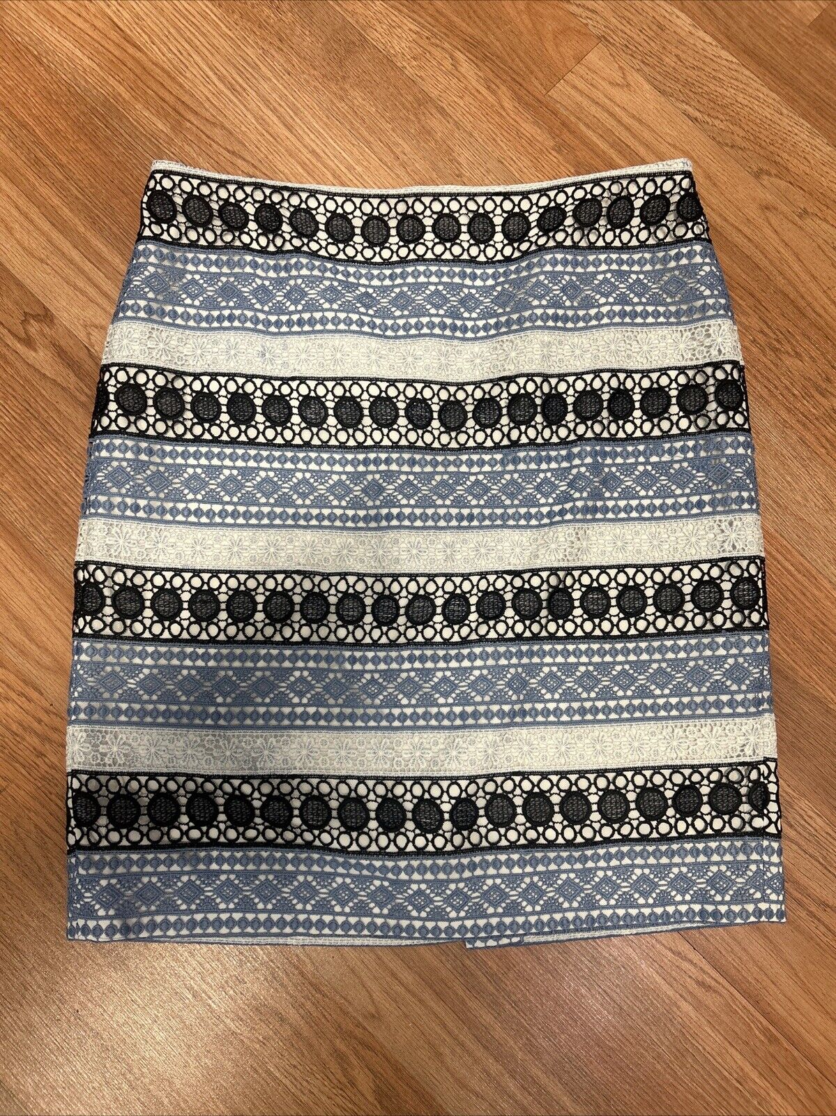 Talbots Knee Length Pencil Skirt Women's Size 10P Blue White Lace