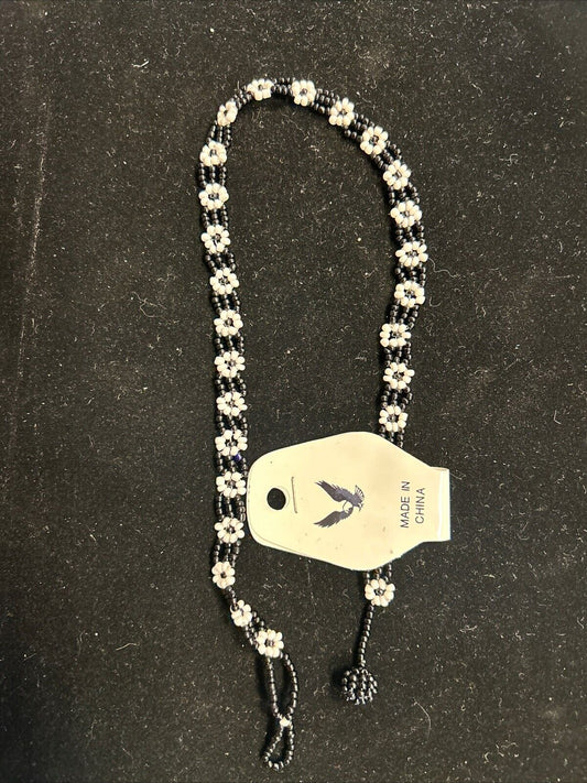 1 Single NWT VINTAGE 90s BEADED DAISY BLACK & WHITE Choker necklace