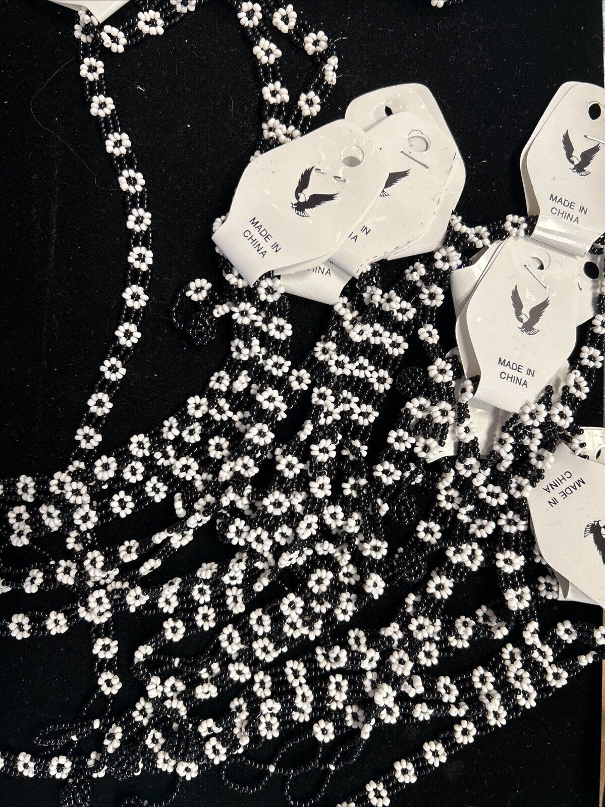 1 Single NWT VINTAGE 90s BEADED DAISY BLACK & WHITE Choker necklace