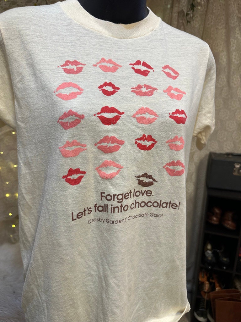 VTG 70s /80's Toledo Crosby Gardens "Forget Love, Let's Fall into Chocolate." Small to medium fit - House of Dow