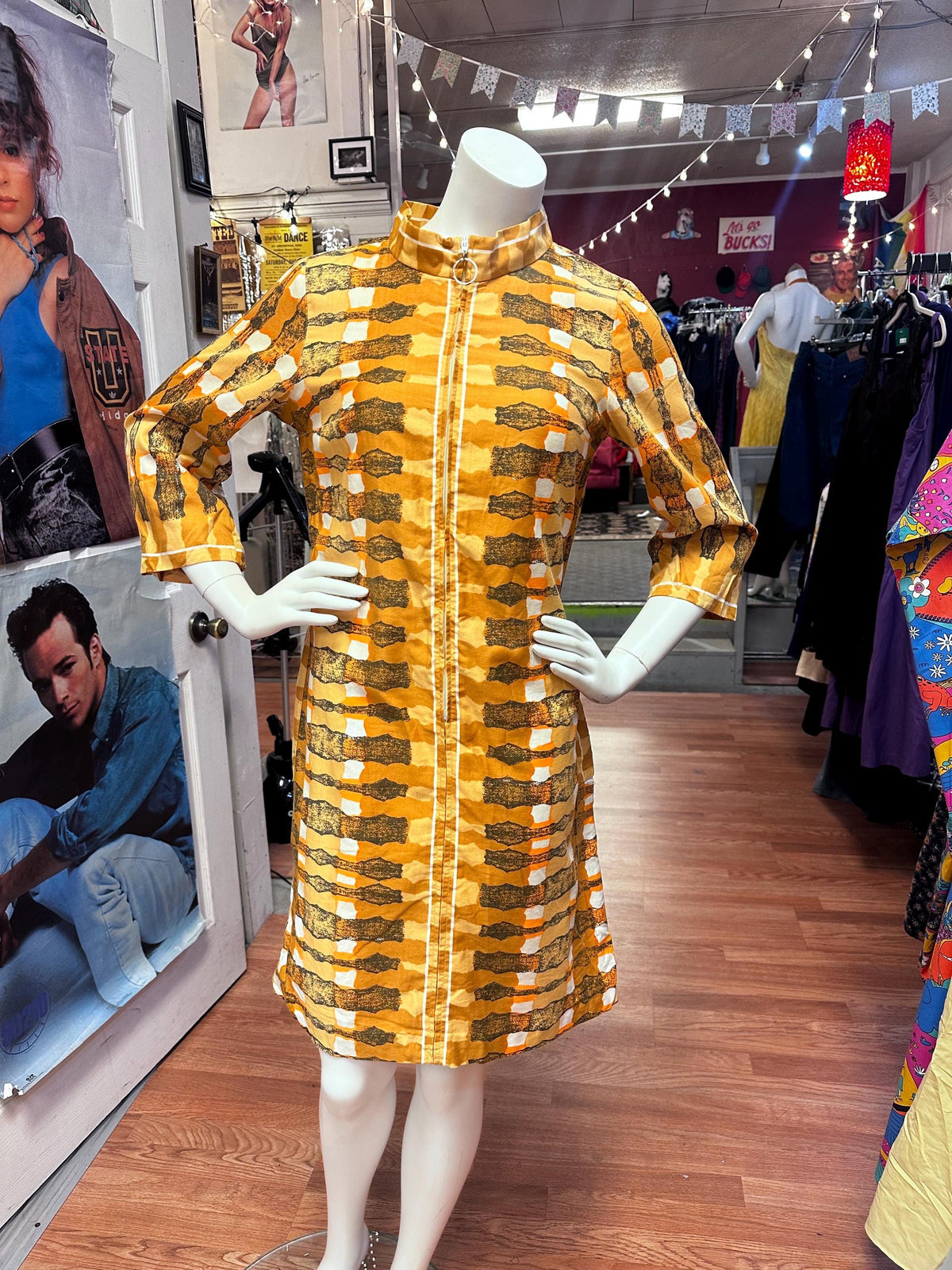 1970's Vera Neumann Cigar Wrap or Tiger O-ring tunic Dress - House of Dow