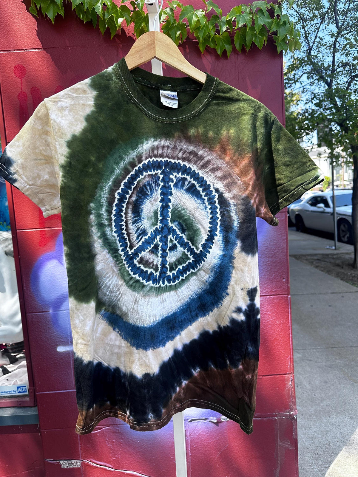 90’s Novelty Peace Tie Dye Heat Transfer shirt - House of Dow