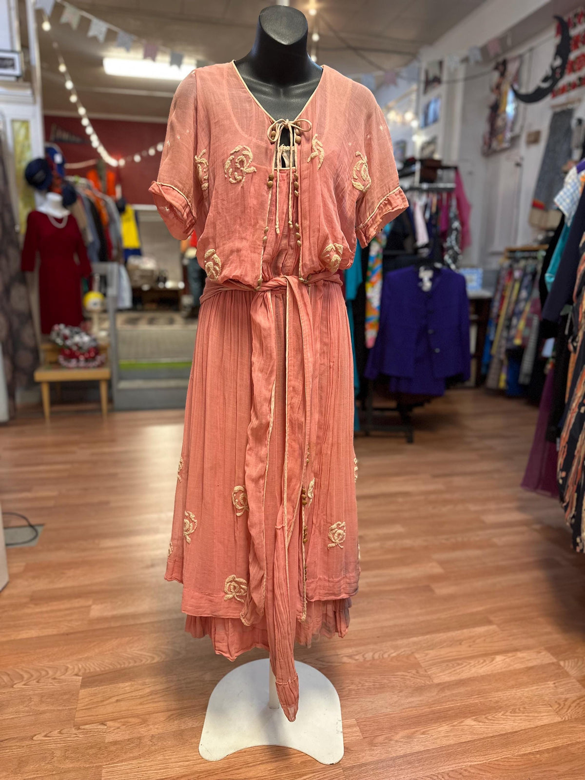 RARE Vintage Victorian Pink Muslin Chenille Embroidered Day Dress XS - House of Dow