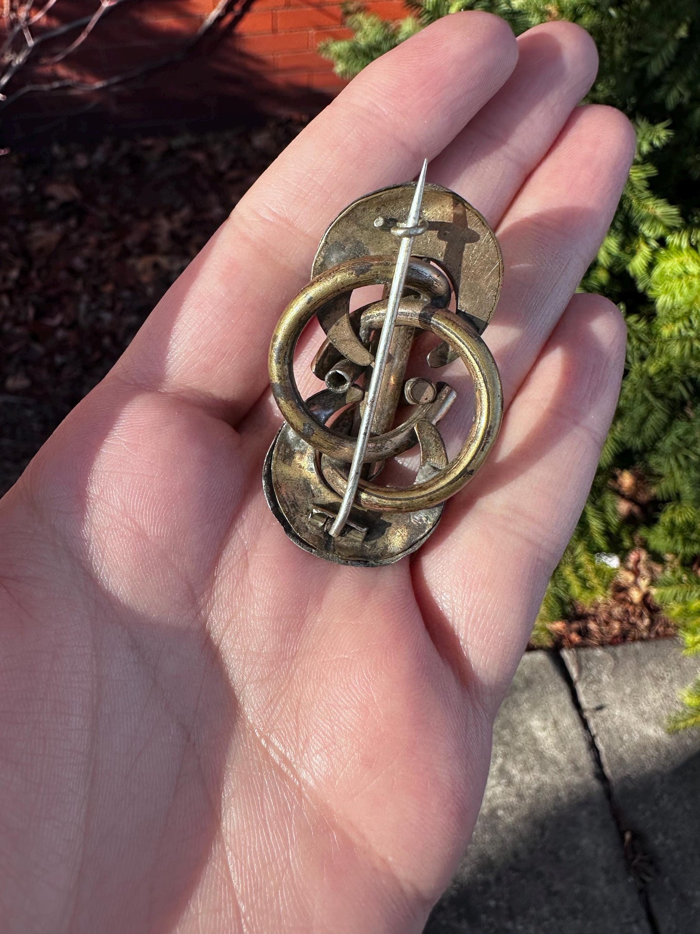 Victorian Brutalist Gold Tone Lovers Knot
