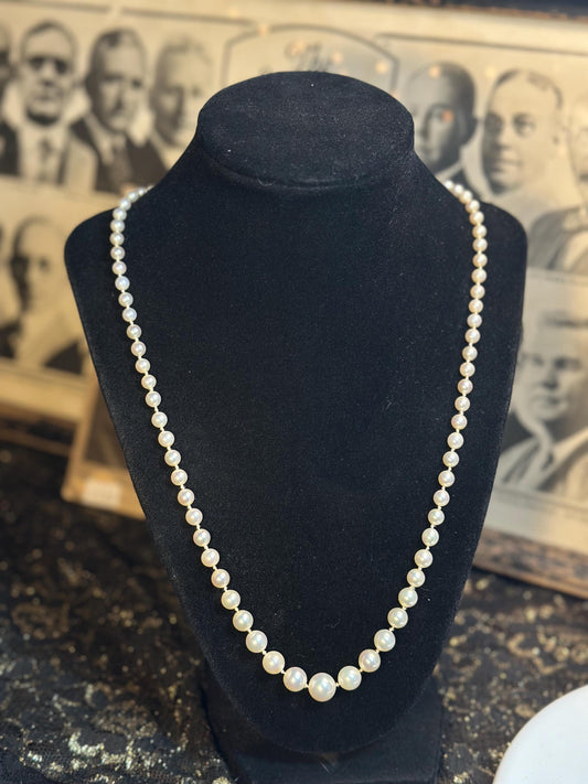 Vintage 1950s Graduated Classy Simulated PM 70 Pearls in Creamy White Shorter Strand Box Clasp Hand Knotted