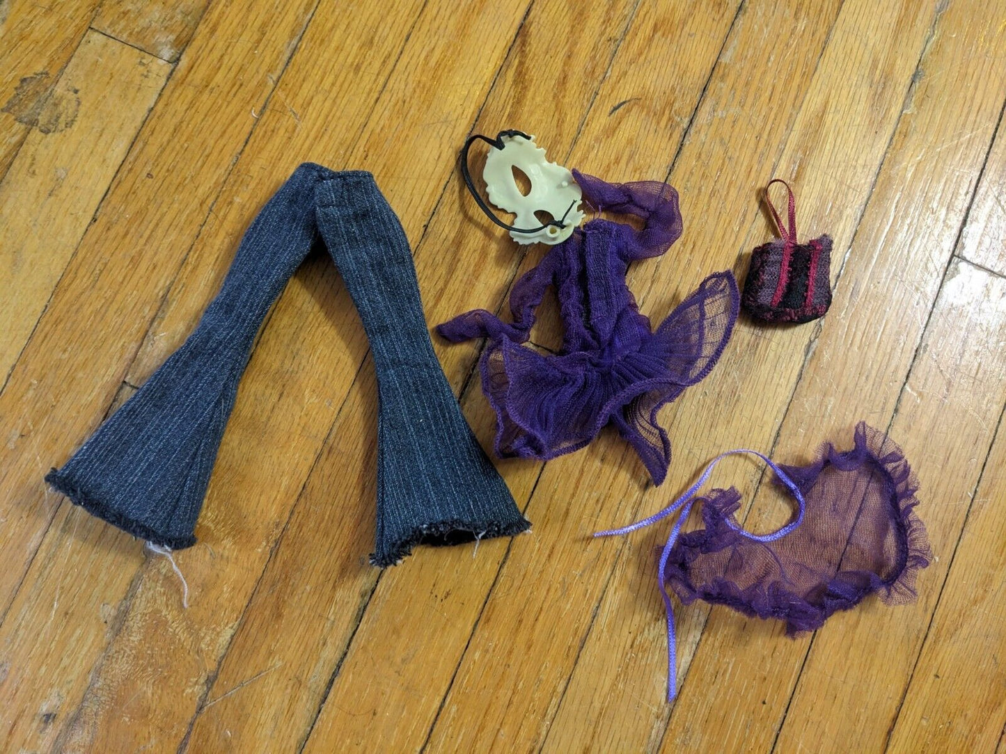 Bratz midnight dance Yasmin Dress outfit  accesories  Mask Lot As Is 
