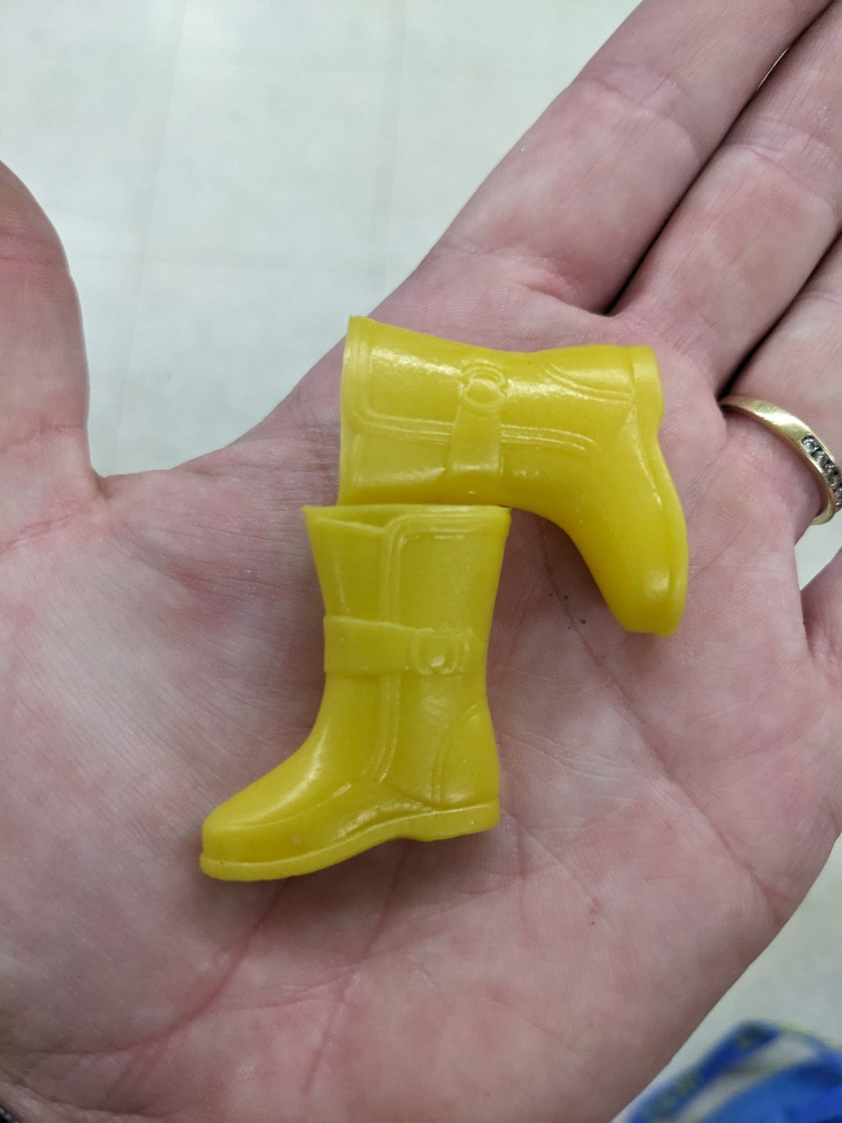 VINTAGE BARBIE SKIPPER SKOOTER MOD  YELLOW TAIWAN RUBBER RAIN BOOTS