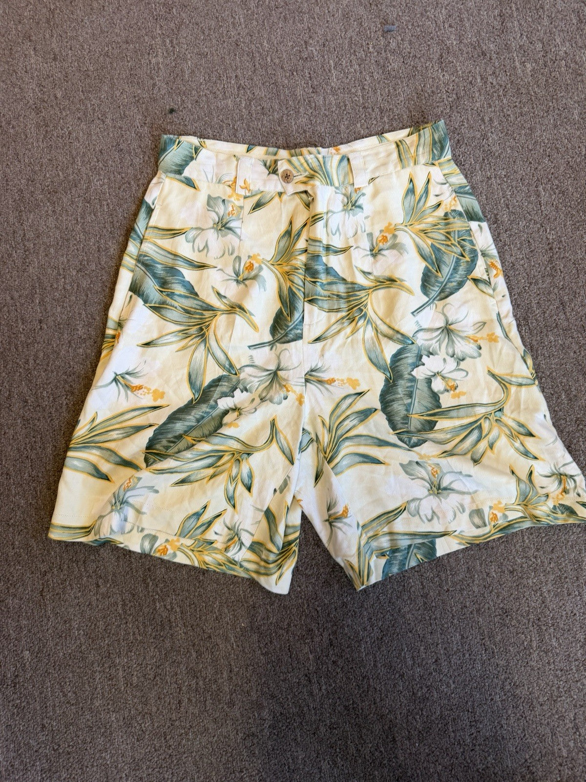Tommy Bahama Shorts Womens 6 Chalk Yellow Green Silk Atlantis Delight Floral New