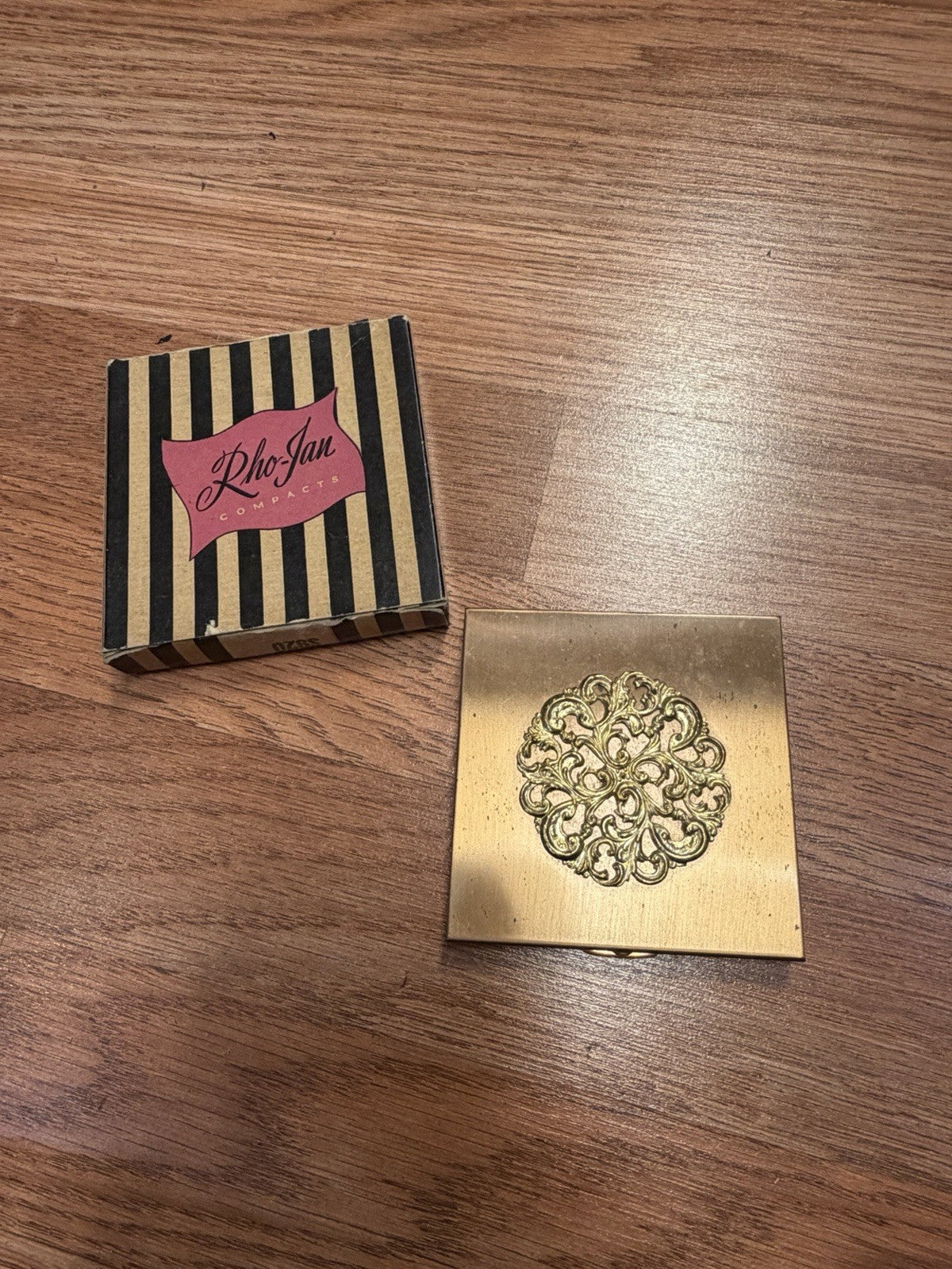 Vintage Rho-Jan Compact with Original box