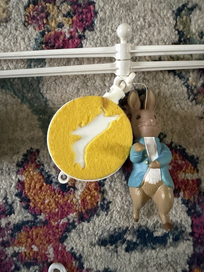 WORKING Vintage 1978 Peter Rabbit Beatrix Potter Crib Mobile Musical Nursery