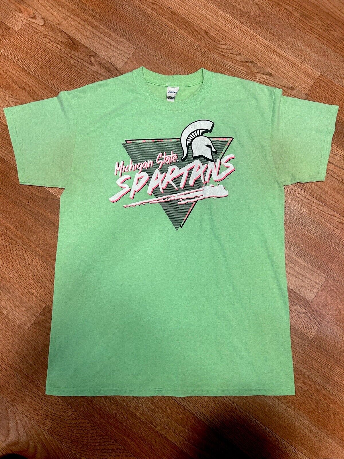 Adult Medium MICHIGAN STATE  Graphic tee 90s Neon 