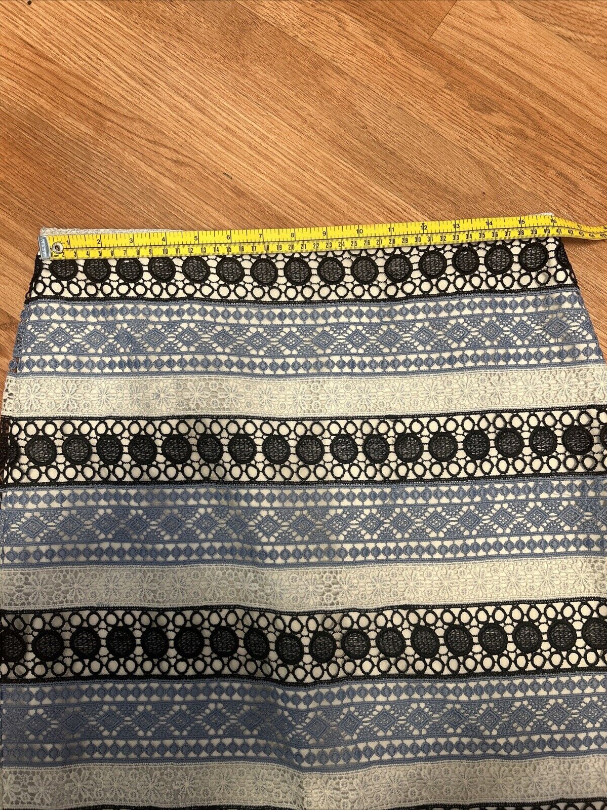 Talbots Knee Length Pencil Skirt Women's Size 10P Blue White Lace 