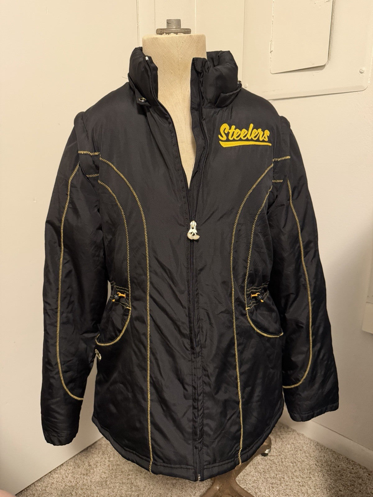 Rare Women’s Steelers Zip Up Jacket Size XL