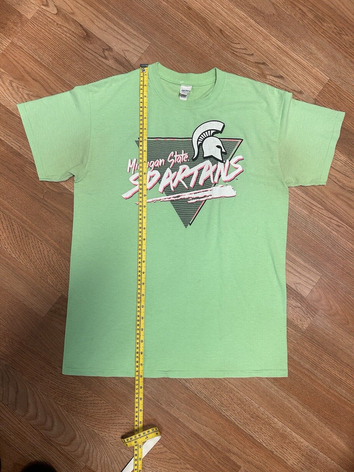Adult Medium MICHIGAN STATE  Graphic tee 90s Neon 