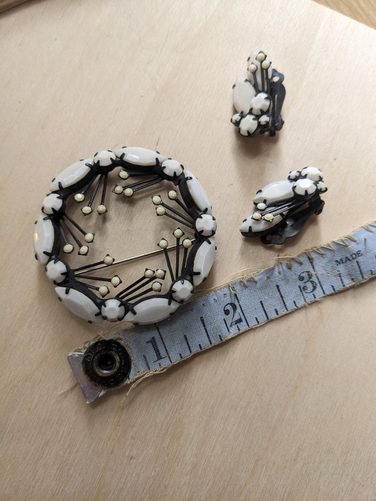 Juliana White Milk Glass Black Japanned Brooch Earrings Set Vintage 