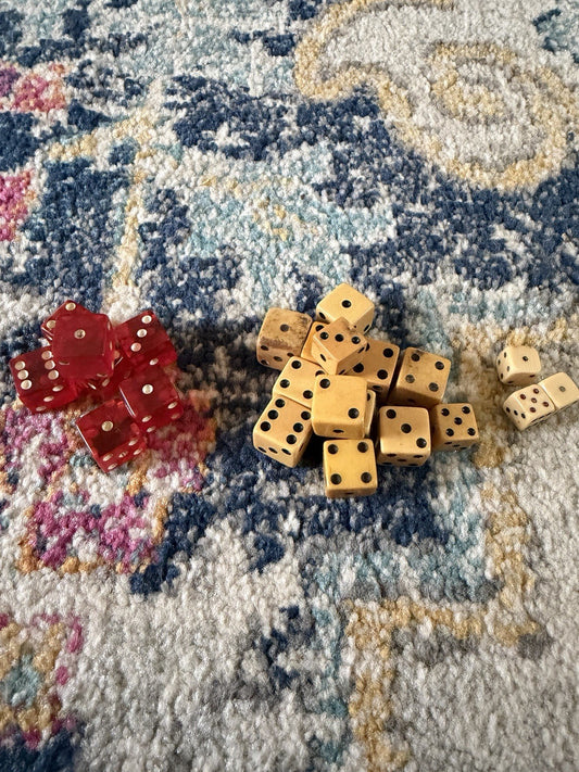 Vintage Mixed Dice Lot Bakelite Catalin Lucite Celluloid Game Dice Assorted