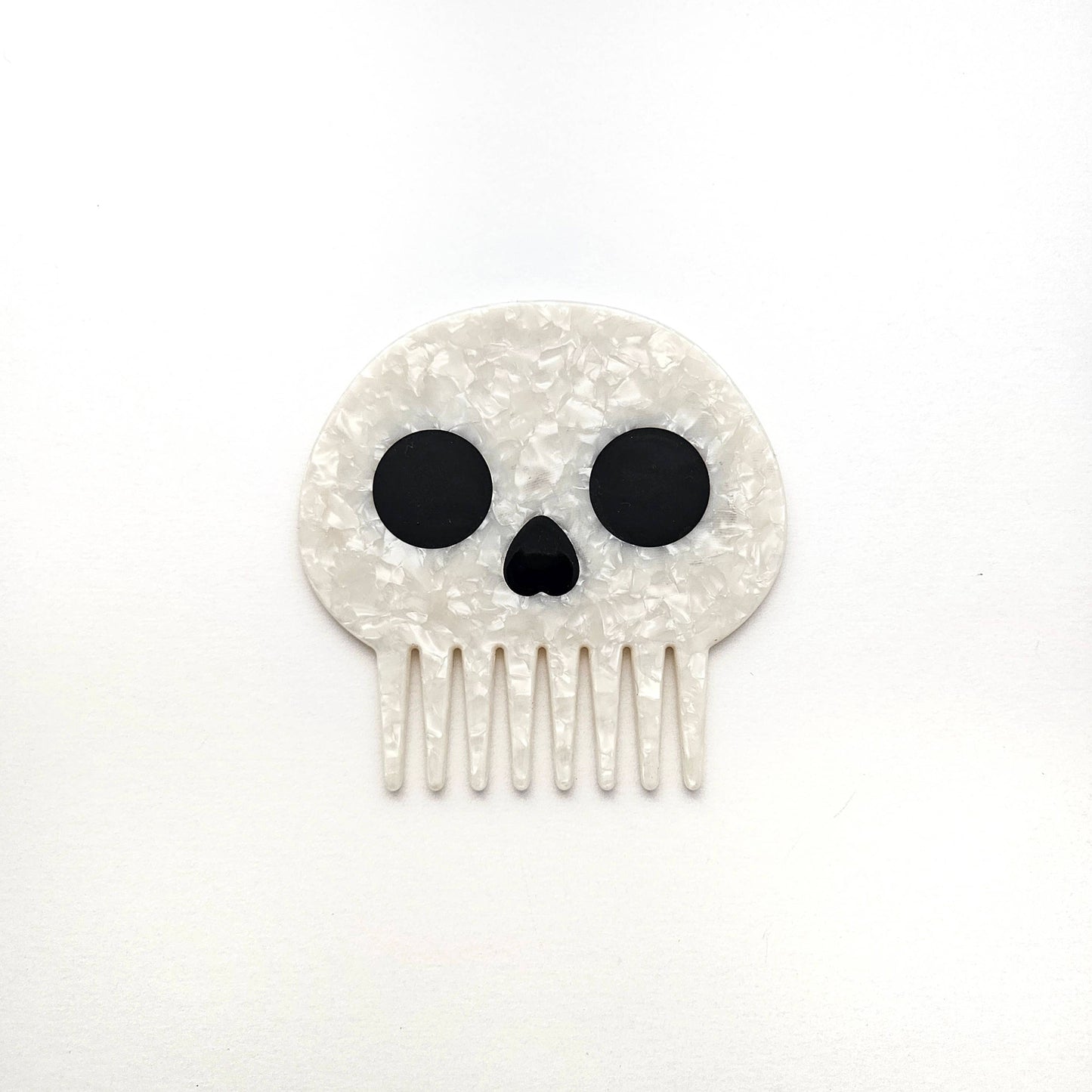Skull wide-tooth comb