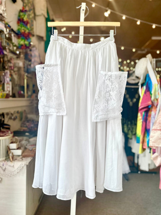 SALE! 1970s Gunne Sax Gunnies Gauzey Skirt with Outer Lace Pockets xs as is