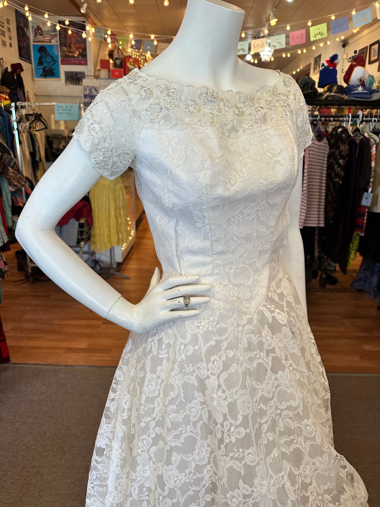 1950's Sweet Capsleeve Tulle and Lace Wedding Dress
