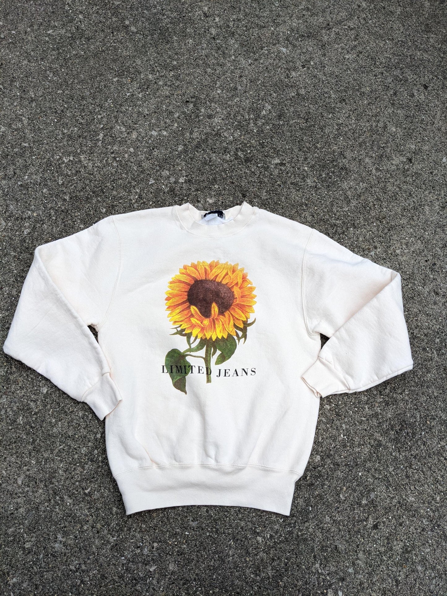 Deadstock 90s Y2k Limited Sunflower white sweat shirt in size Women's Large Men's Medium