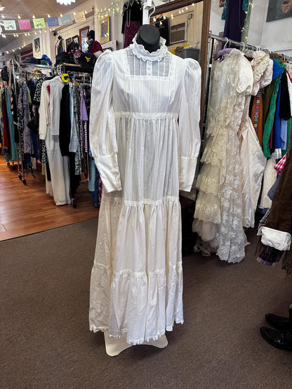 1970s Edwardian-Inspired Prairie Dress – Swiss Dot Fabric, Size XS