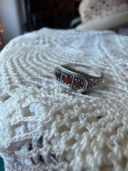 Sterling Silver Art Deco Inspired Garnet Filigree Ring Size 6.