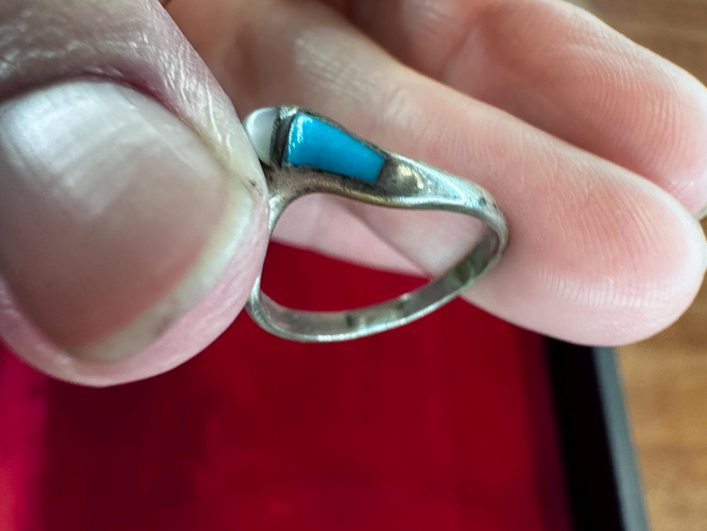 Vintage Zuni Navajo V Inlay Turquoise Ring Unmarked