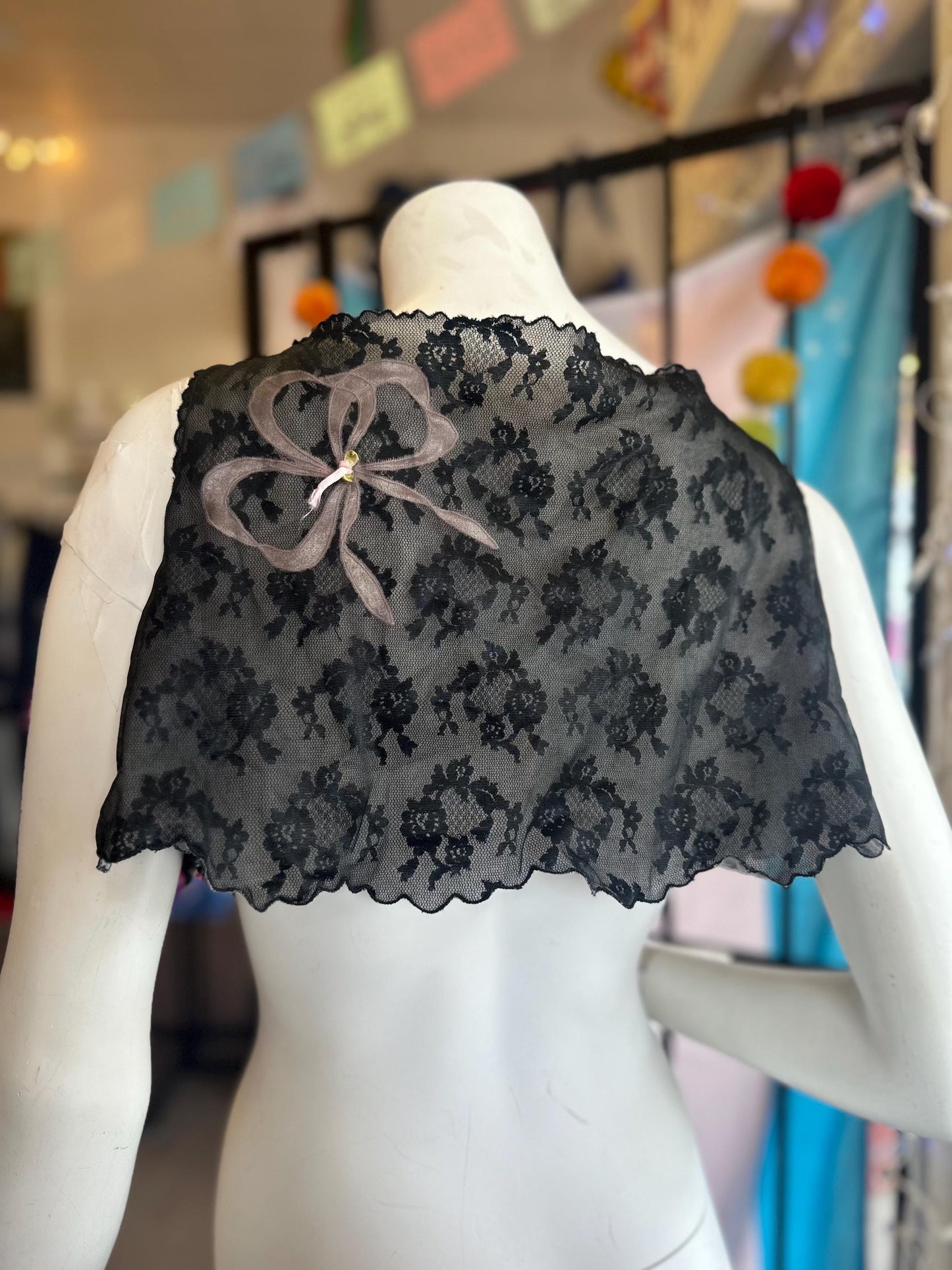 1950s/60s Vintage Eyeful Black Lace Lingerie Capelet Top – Pink Bow Detail (Sz S/M)