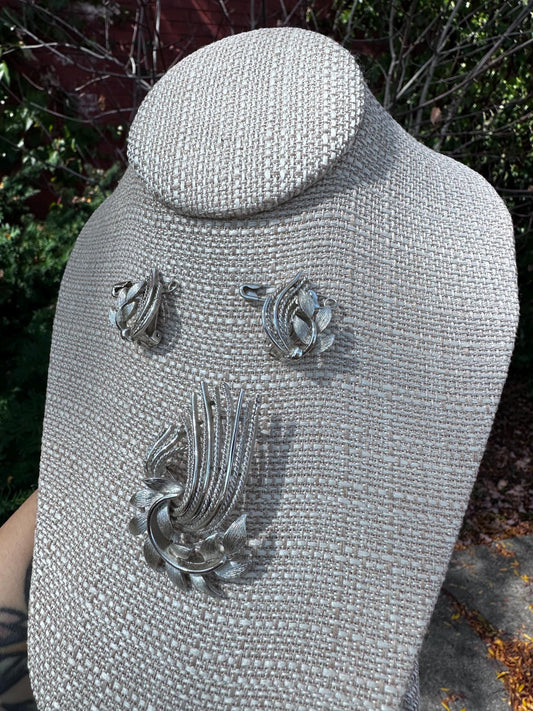 Lisner Signed Vintage MCM Silvertone Clip On Earrings and Brooch