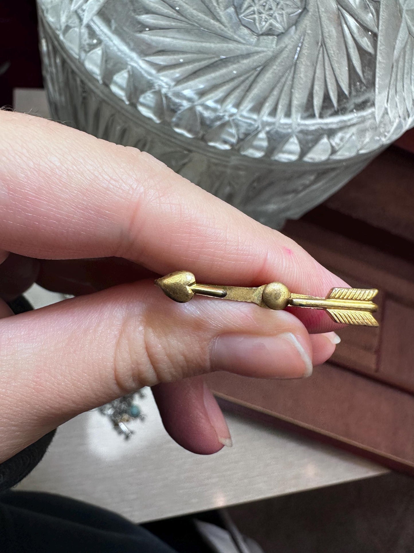 Vintage Rare 1950s or earlier MCM Cupids Arrow Gold Tone Screwback Collar, Cape or Tie Pin Unisex