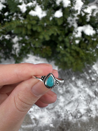Vintage Sterling Silver Tear Drop Dainty Western Turquoise Navajo Ring Size 7.5