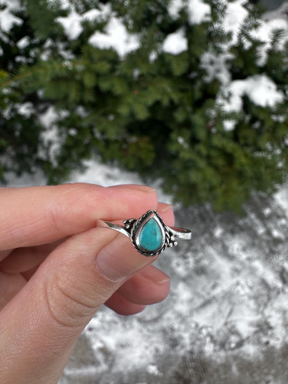 Vintage Sterling Silver Tear Drop Dainty Western Turquoise Navajo Ring Size 7.5