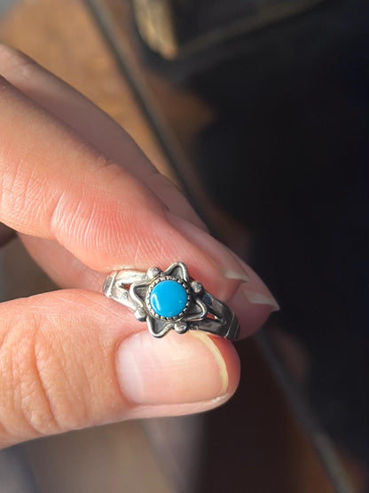 Vintage Womens Native Southwest Dainty Antique Sterling Silver Sun Southern Bell Trading Robins Egg Turquoise Size 5 Ring