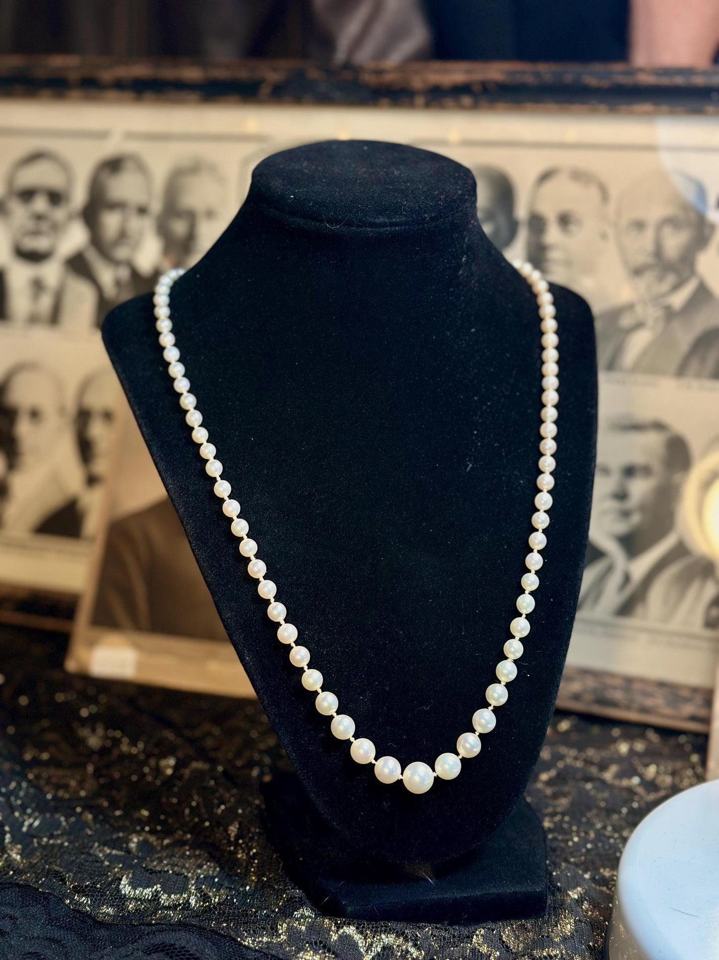 Vintage 1950s Graduated Classy Simulated PM 70 Pearls in Creamy White Shorter Strand Box Clasp Hand Knotted