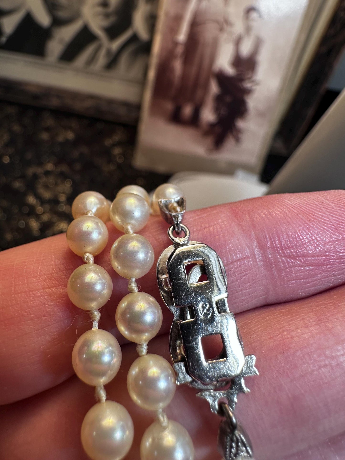 Vintage 1950s Graduated Classy Simulated PM 70 Pearls in Creamy White Shorter Strand Box Clasp Hand Knotted