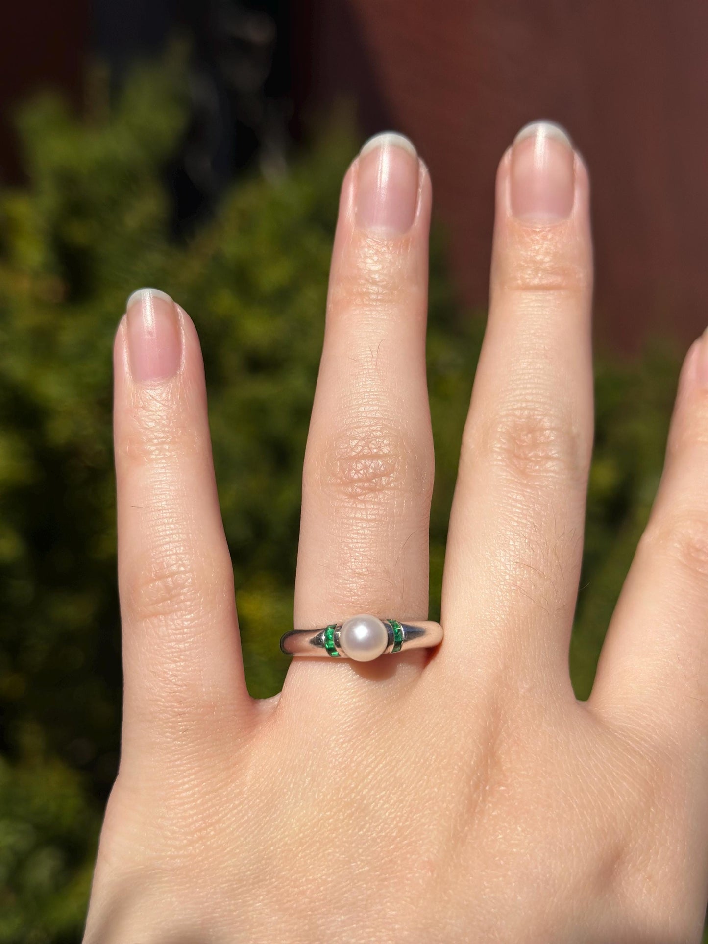 Vintage Chic Dainty Cool Girl Pearl and Emerald Sterling Silver Ring Size 6
