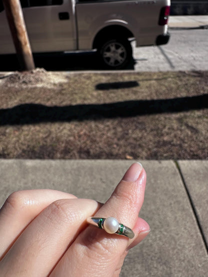 Vintage Chic Dainty Cool Girl Pearl and Emerald Sterling Silver Ring Size 6