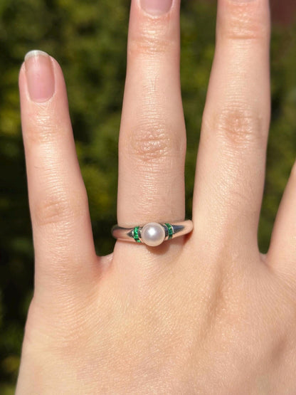 Vintage Chic Dainty Cool Girl Pearl and Emerald Sterling Silver Ring Size 6