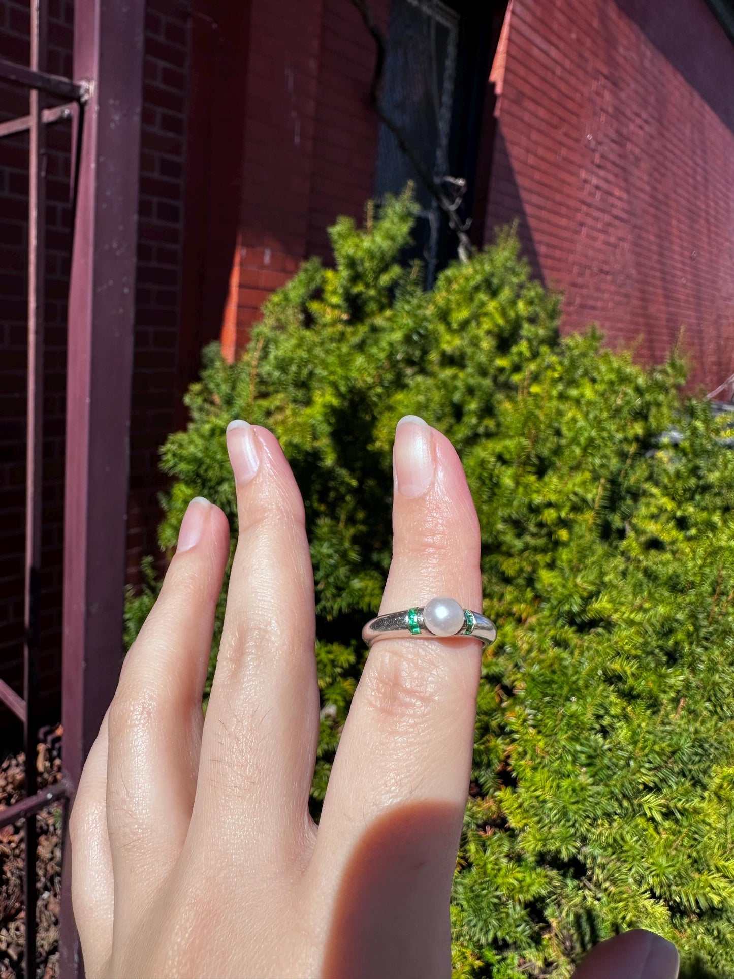 Vintage Chic Dainty Cool Girl Pearl and Emerald Sterling Silver Ring Size 6